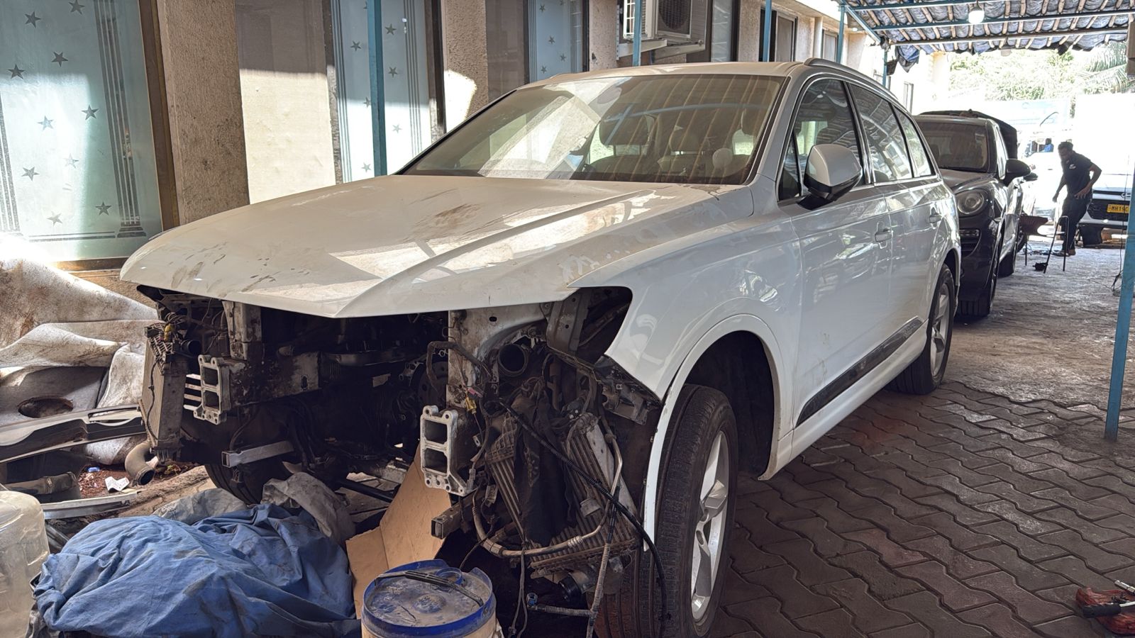 Audi Q7 Front End Repair – The Car Electronics Marol Mumbai